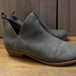 Gray ankle boots with charm